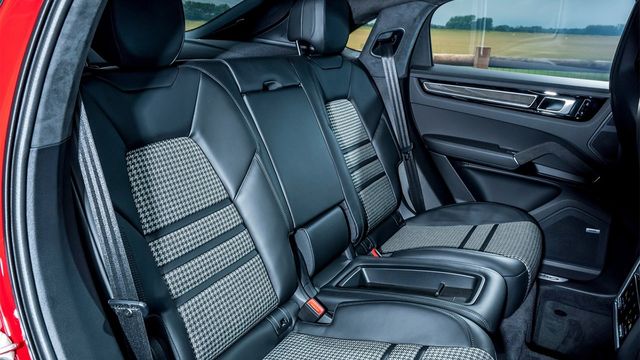 2022 Porsche Cayenne Coupe GTS  第9張相片