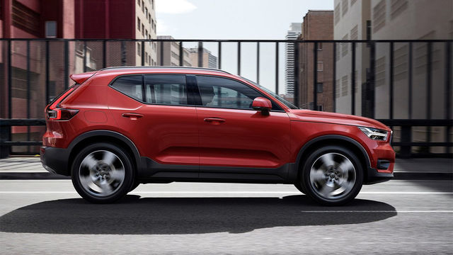 2022 Volvo XC40 B4 Momentum  第2張相片