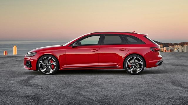 2022 Audi A4 Avant RS4  第3張相片