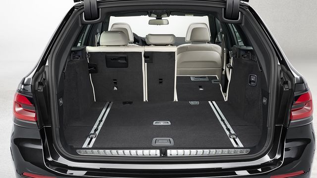 2022 BMW 5-Series Touring 520i M Sport  第10張相片