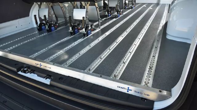 2021 Volkswagen Crafter 中軸平頂九座客車  第6張相片