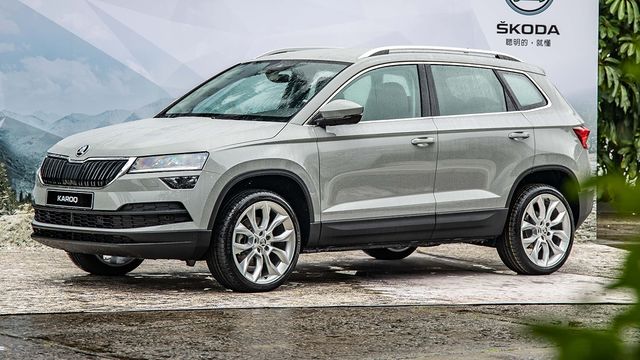 2022 Skoda Karoq 1.5 TSI雪山黑熊版  第6張相片