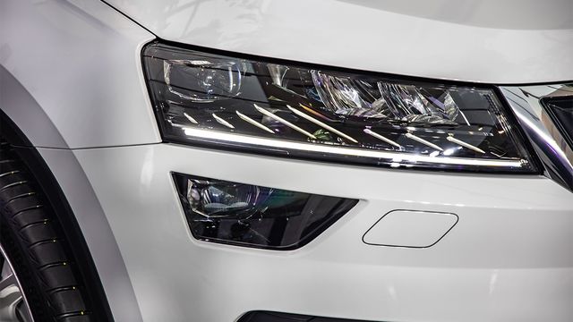 2022 Skoda Karoq 1.5 TSI雪山黑熊版  第9張相片