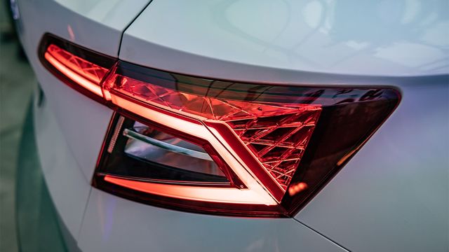 2022 Skoda Karoq 1.5 TSI雪山黑熊版  第10張相片