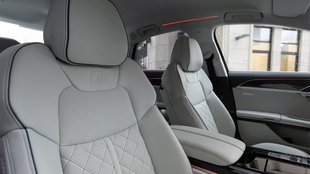2022 Audi A8 S8  第7張相片