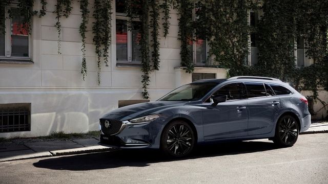 2022 Mazda 6 Wagon 黑艷版  第9張相片