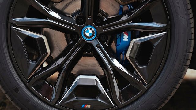 2023 BMW iX M60  第4張相片