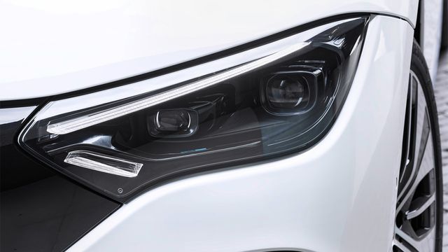 2023 M-Benz EQE 300  第9張相片