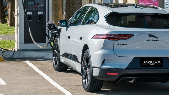 2023 Jaguar I-Pace EV400 S黑魂進階版  第4張相片