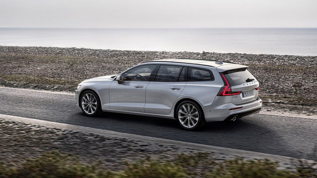 2023 Volvo V60 Plus B4  第3張相片