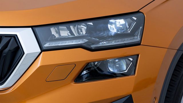 2023 Skoda Karoq 1.5 TSI新雪山版  第4張相片