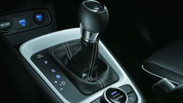 2023 Hyundai Venue GLB 懷特黑B&W  第6張相片
