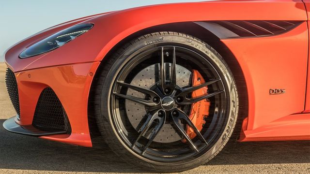 2023 Aston Martin DBS Volante Superleggera 5.2 V12  第5張相片