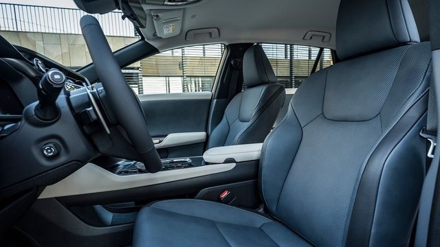 2023 Lexus RZ 450e  第6張相片