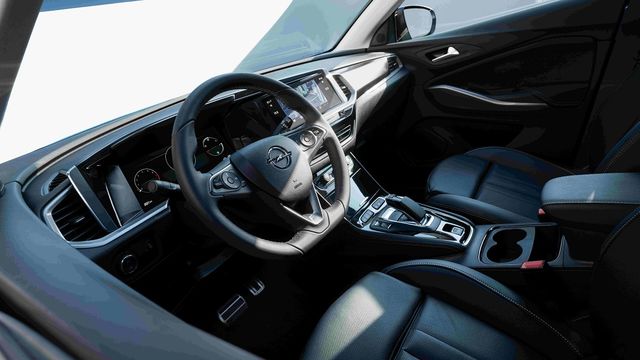 2023 Opel Grandland 1.2  Business Elegance Modern+首發特仕版  第6張相片