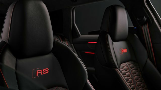 2024 Audi A6 Avant RS6 Performance  第8張相片
