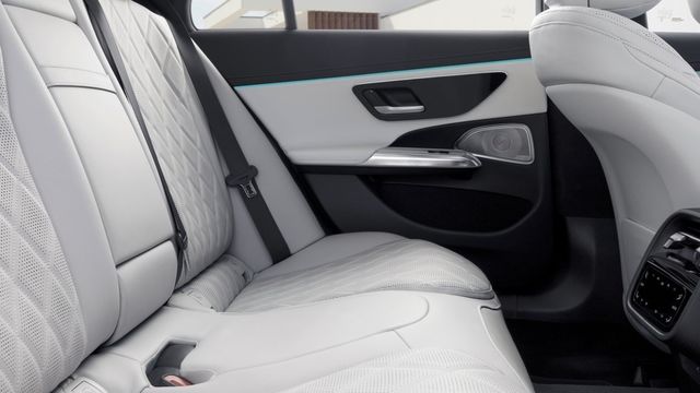 2024 M-Benz E-Class Sedan E300運動版  第9張相片