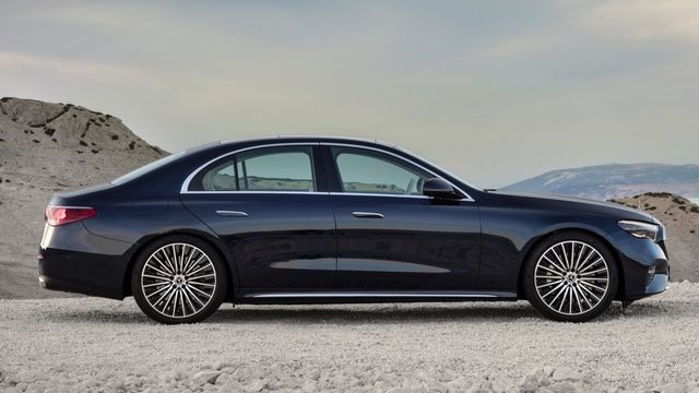 2024 M-Benz E-Class Sedan E300 Exclusive  第3張相片