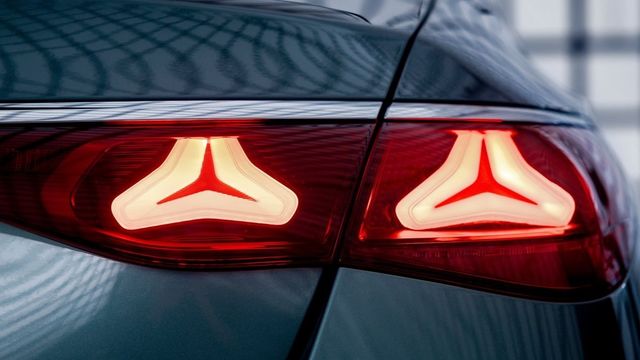 2024 M-Benz E-Class Sedan E300 Exclusive  第4張相片