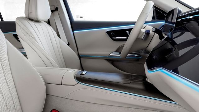 2024 M-Benz E-Class Sedan E300 Exclusive  第7張相片