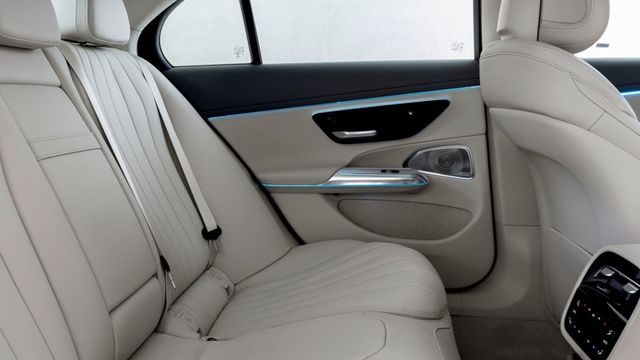 2024 M-Benz E-Class Sedan E300 Exclusive  第9張相片