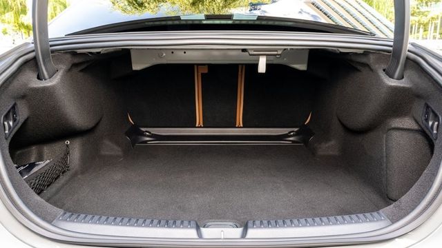 2024 M-Benz E-Class Sedan E300 Exclusive  第10張相片