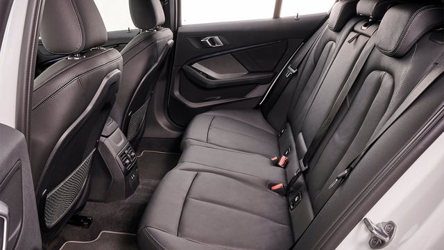 2024 BMW 1-Series 118i Edition M  第9張相片