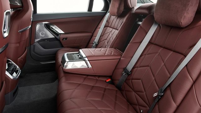 2024 BMW 7-Series 735i Luxury  第4張相片