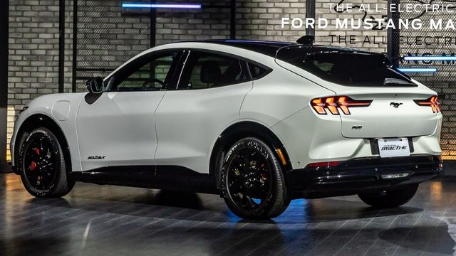 2024 Ford Mustang Mach-E Premium  第2張相片