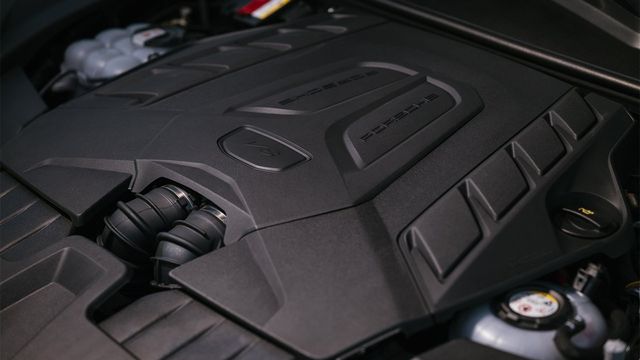 2024 Porsche Cayenne Coupe Turbo E-Hybrid with GT Package  第10張相片