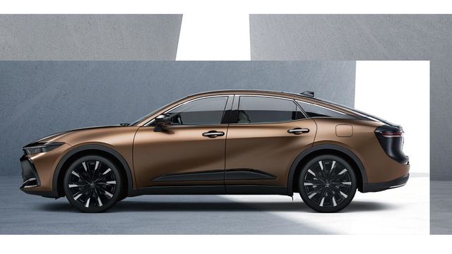 2024 Toyota Crown 皇家版  第2張相片