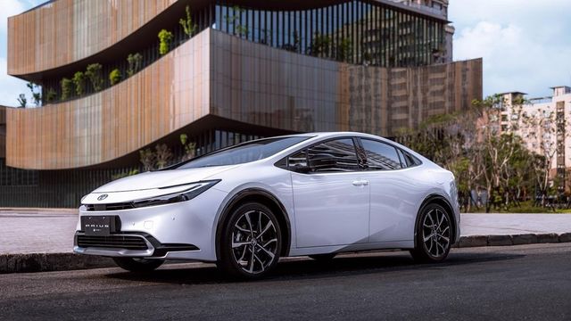 2024 Toyota Prius PHEV 2.0鉑金  第1張相片