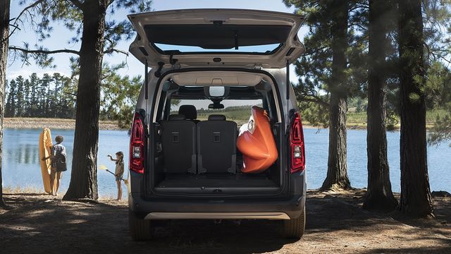 2024 Citroen Berlingo Feel M五人座Modutop全景玻璃車頂  第10張相片