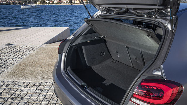 2019 M-Benz A-Class A200  第10張相片