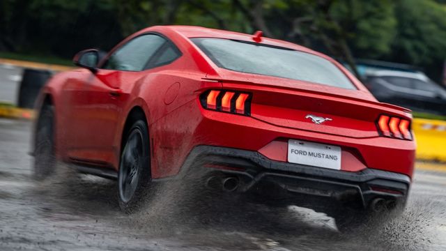 2024 Ford Mustang EcoBoost Premium  第2張相片