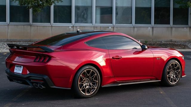 2024 Ford Mustang GT Premium  第2張相片