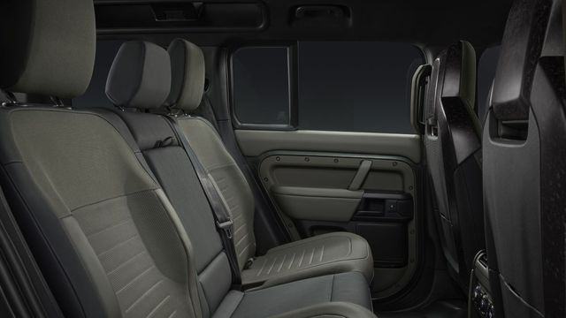 2025 Land Rover Defender 110 V8 OCTA Edition One  第10張相片