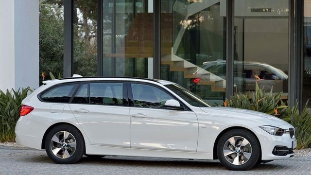 2019 BMW 3-Series Touring 318i  第2張相片