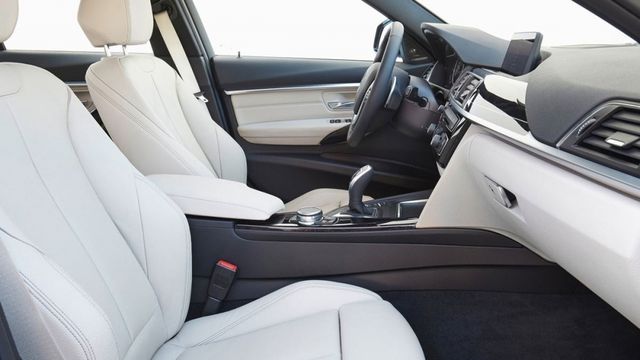 2019 BMW 3-Series Touring 318i  第8張相片