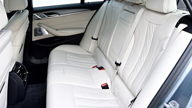 2019 BMW 5-Series Touring 530i M Sport  第9張相片