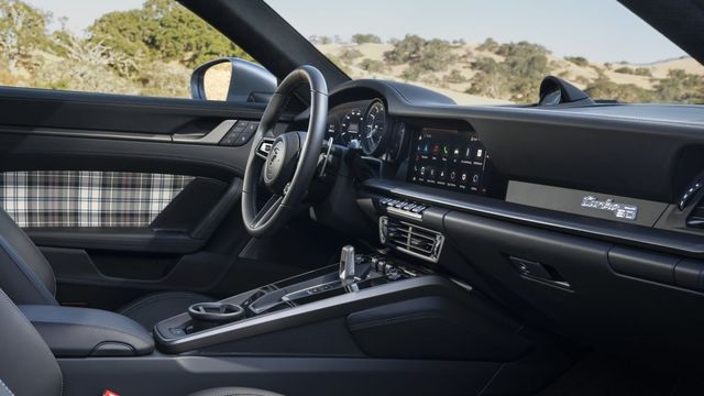 2025 Porsche 911 Turbo Coupe  50 Years  第9張相片
