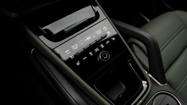 2025 Porsche Cayenne E-Hybrid  第8張相片