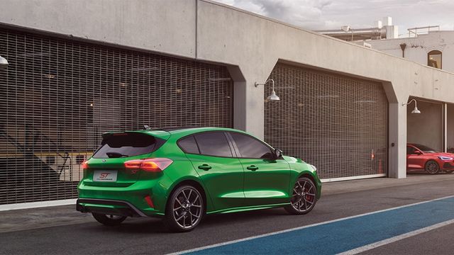 2025 Ford Focus 5D ST X 6MT  第2張相片