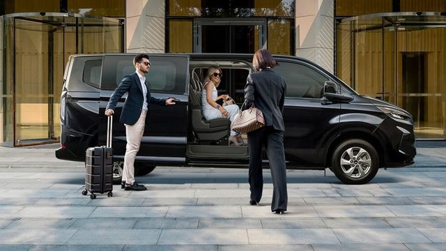 2025 Ford Tourneo Custom Kombi Trend 六座  第1張相片