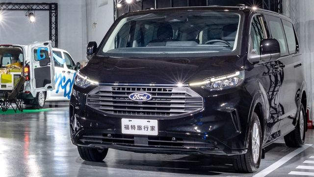 2025 Ford Tourneo Custom Kombi Trend 九座  第1張相片