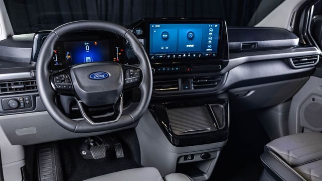 2025 Ford Tourneo Custom Kombi Limited 八座  第5張相片