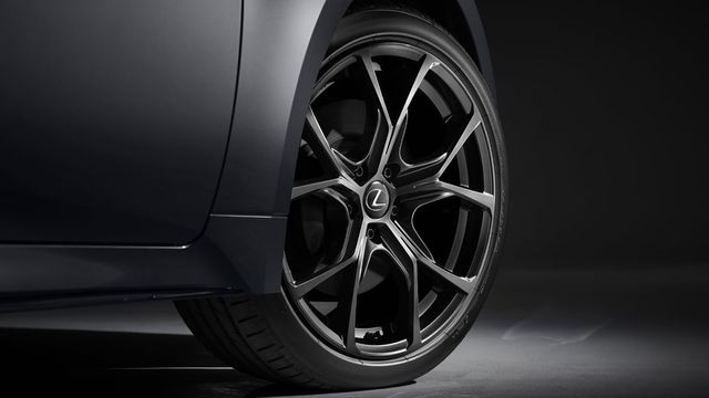 2025 Lexus IS 300h F Sport Mode Black IV版  第5張相片
