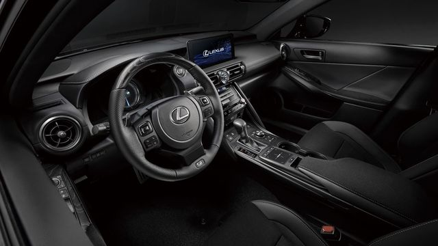 2025 Lexus IS 300h F Sport Mode Black IV版  第6張相片