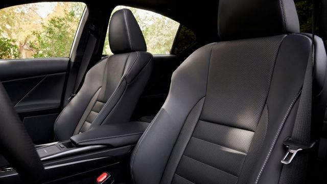 2025 Lexus IS 300h F Sport Mode Black IV版  第8張相片