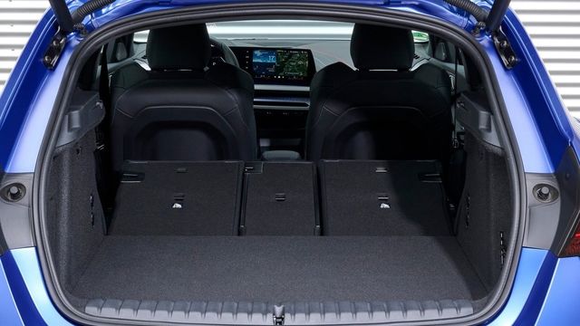 2025 BMW 1-Series 120 Sport  第9張相片